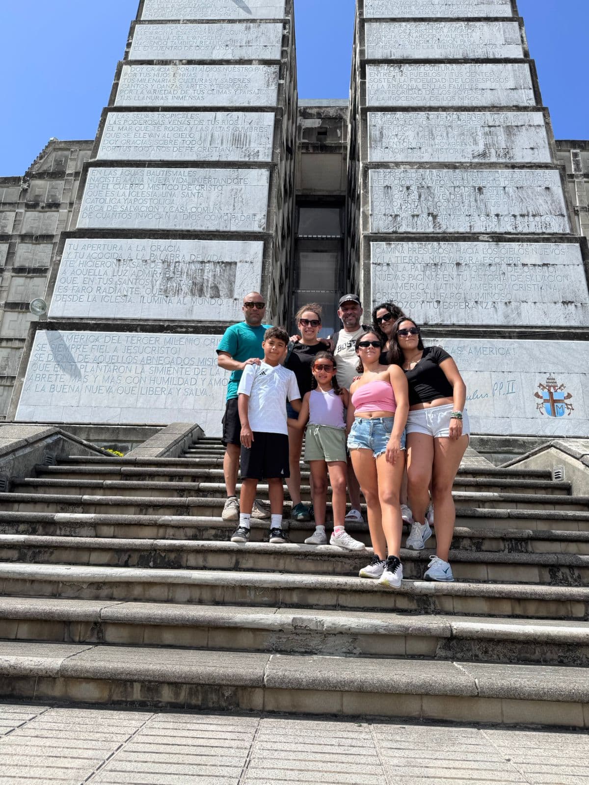 Familia cliente de Transporte Diamond en su traslado